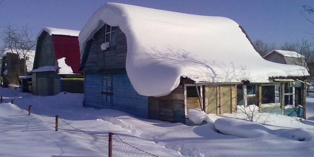 Що робити зі снігом на даху?